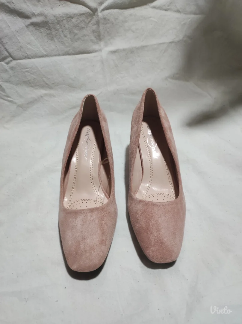 Roze cipele na štiklu