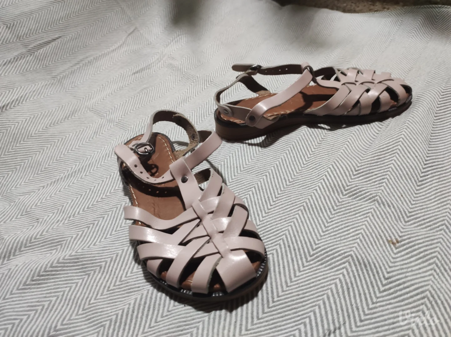 Kožne ravne sandale