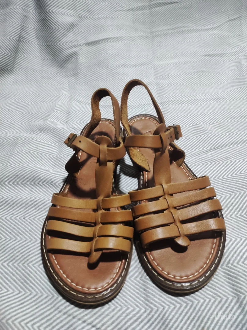 Ravne sandale rimljanke