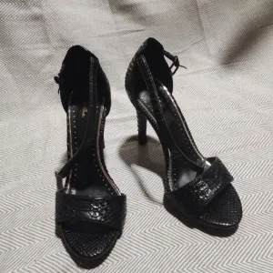 Crne sandale na štiklu