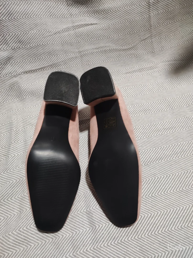 Roze cipele na štiklu