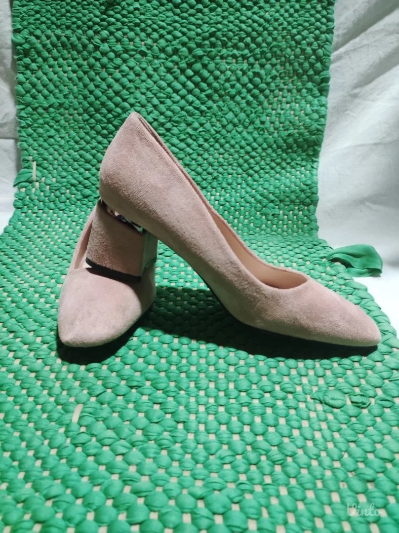 Roze cipele na štiklu