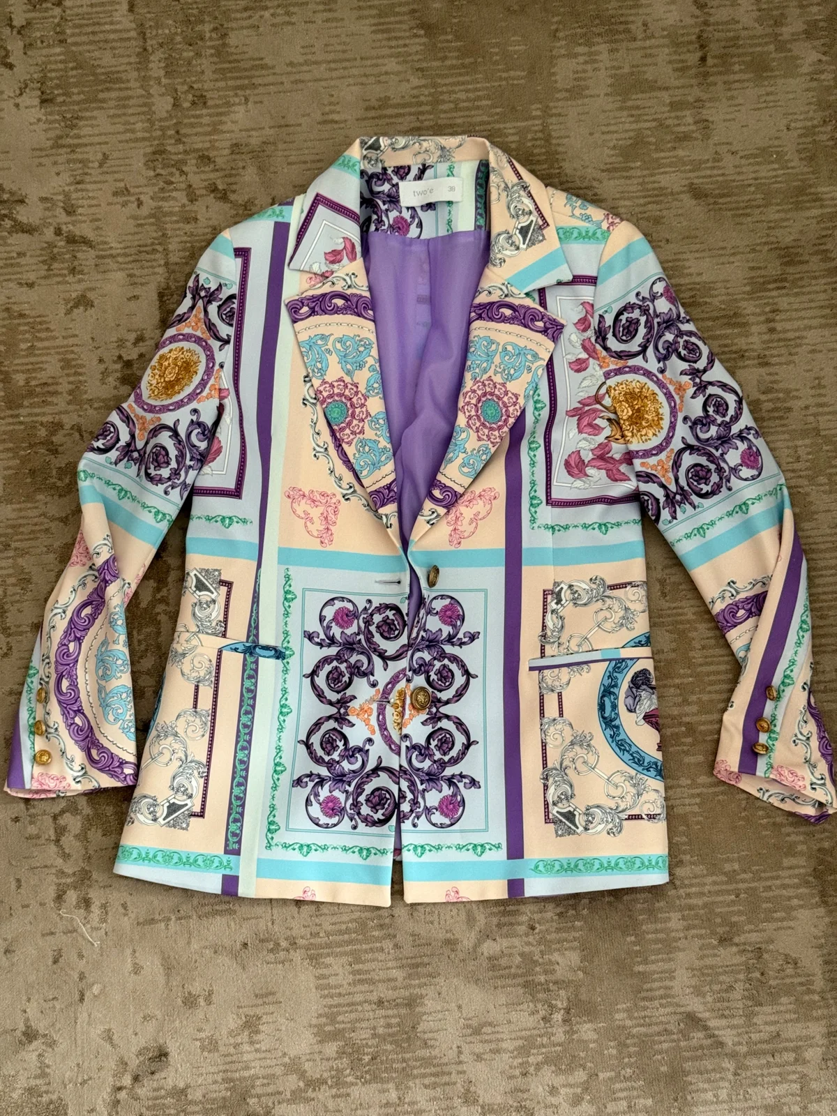 Pastelno elegantno odelo