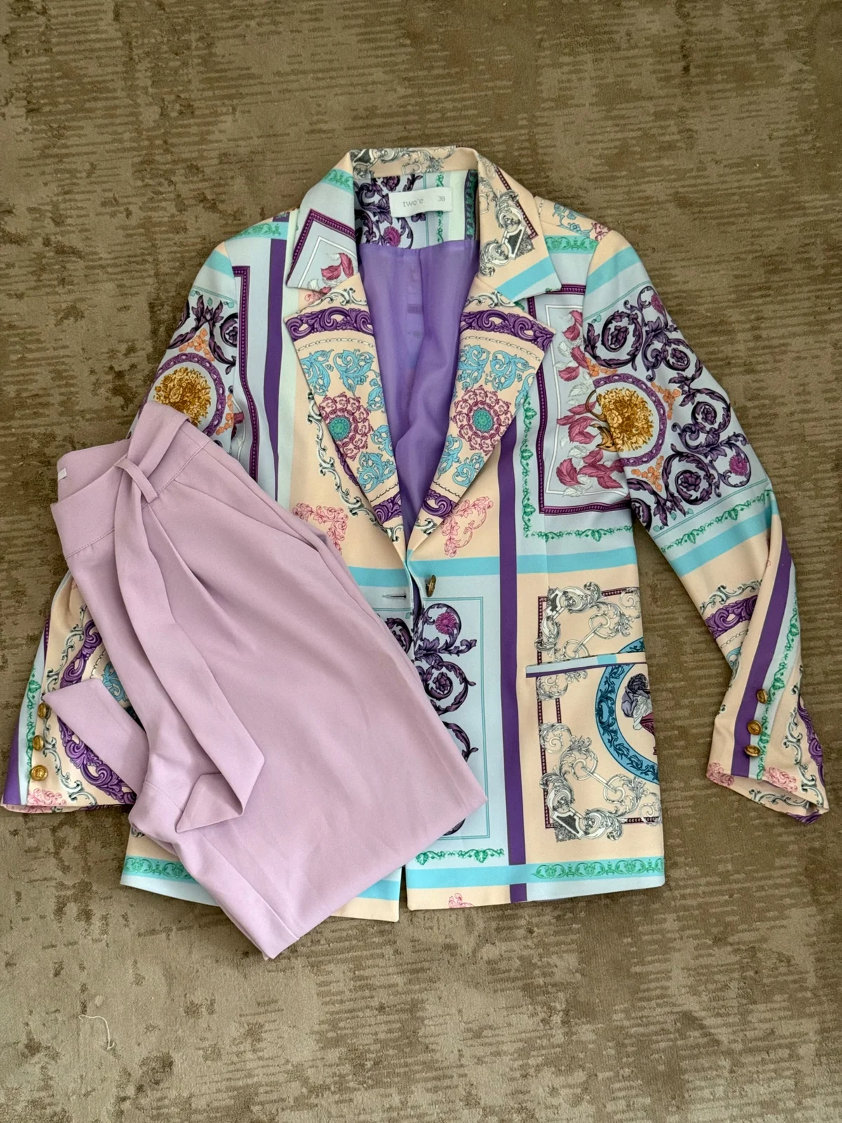 Pastelno elegantno odelo