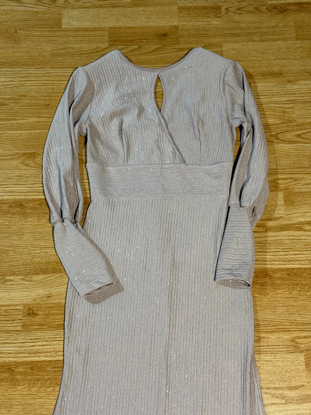 Nova elegantna haljina