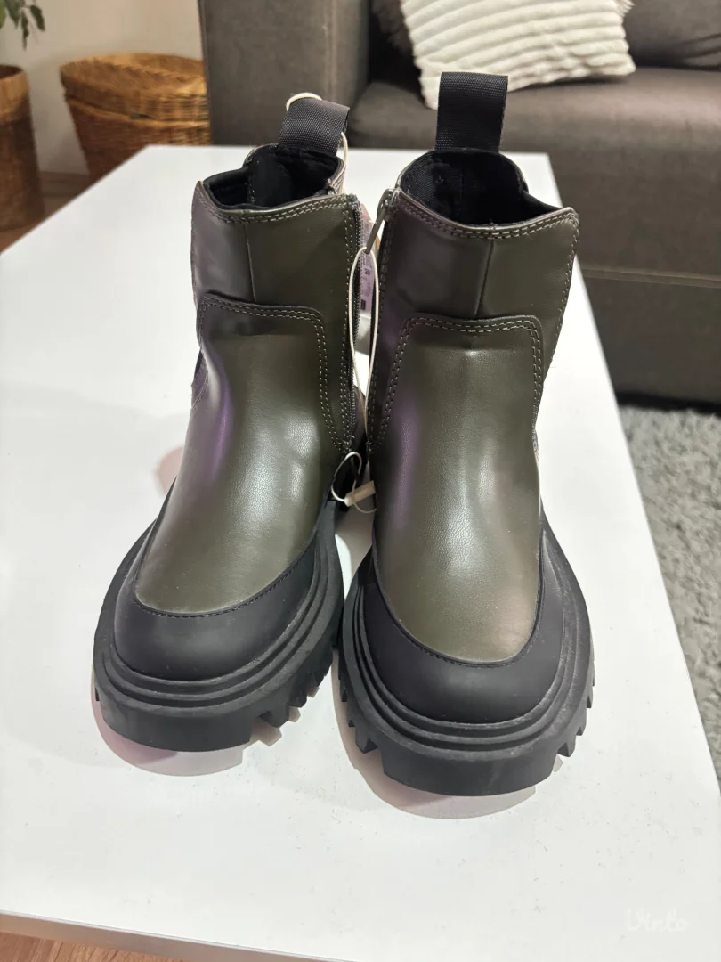 Zara decije cipele br.30