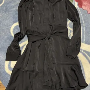 Guess haljina NOVO