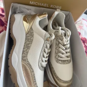 MICHAEL KORS PATIKE NOVO