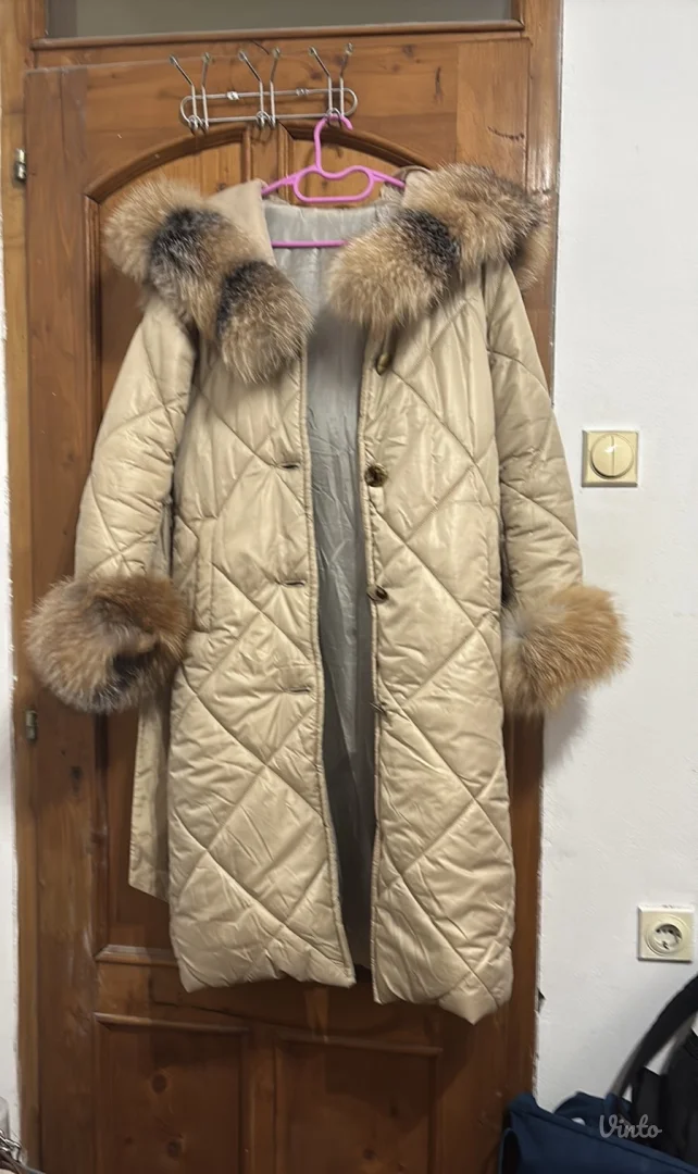 Duga jakna sa prirodnim krznom S