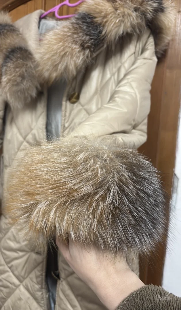 Duga jakna sa prirodnim krznom S