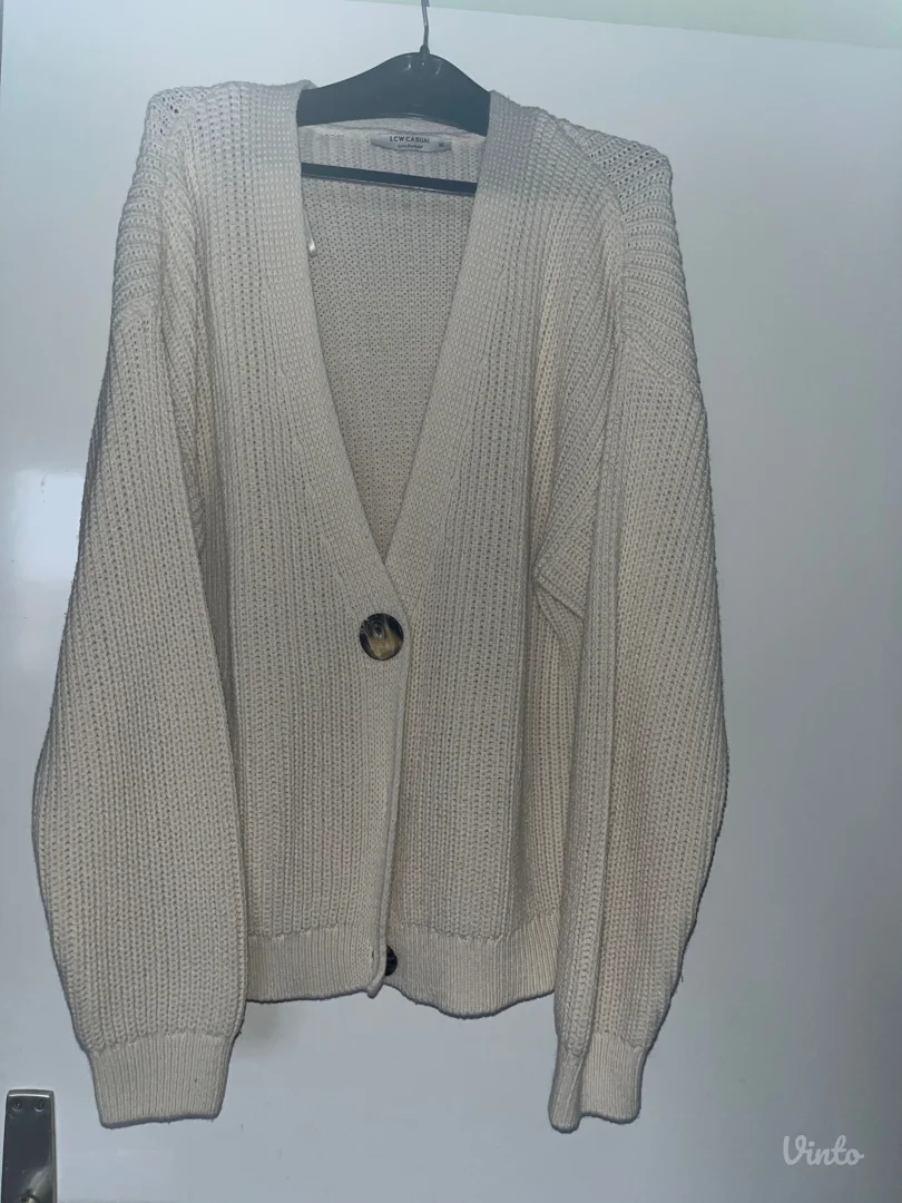 Beli džemper sa dugmićima