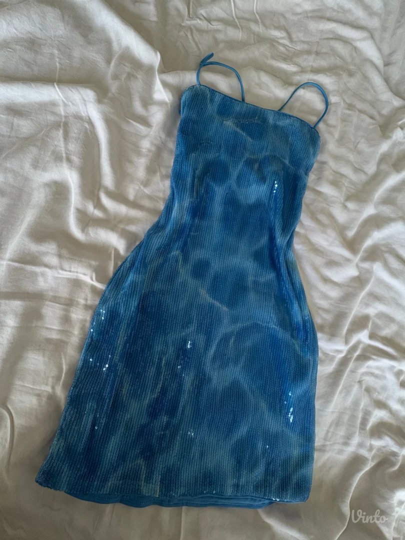Water print haljina sa svetlucavim šljokicama