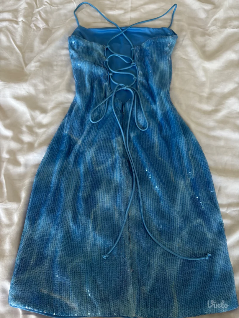 Water print haljina sa svetlucavim šljokicama