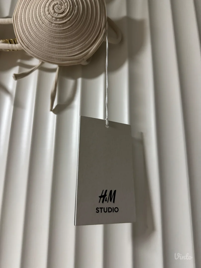 H&M Studio kupaci