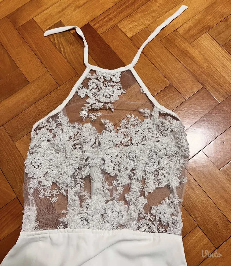 Bela haljine sa šlicem napred