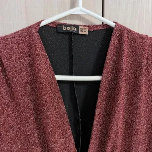 Bordo crvena haljina sa karnerima