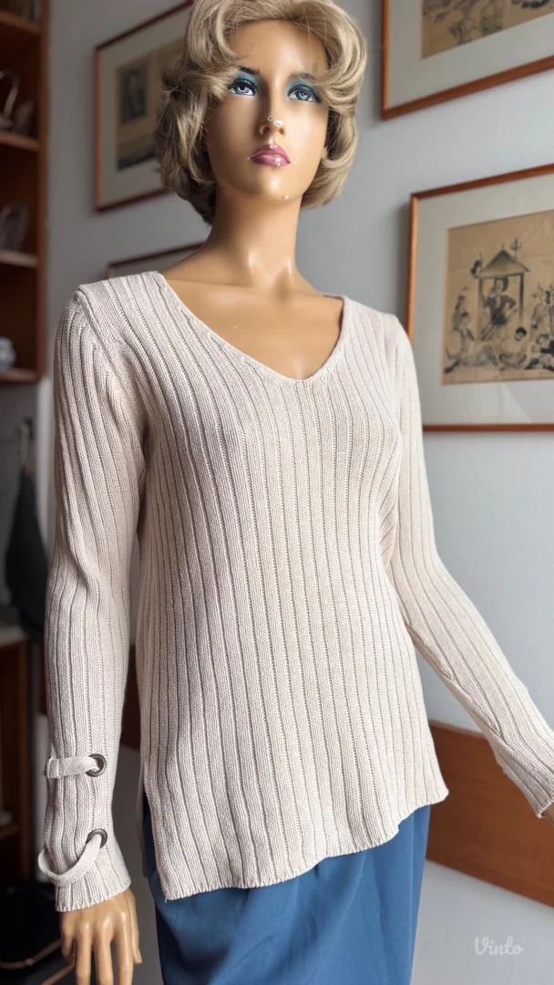 Ženstven Guess džemper veličina M