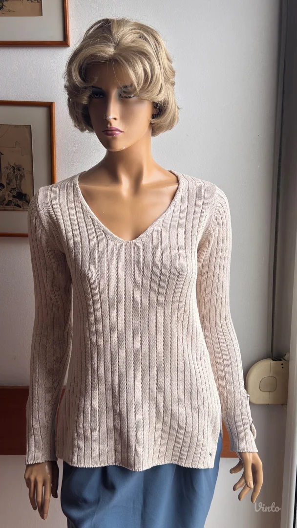 Ženstven Guess džemper veličina M