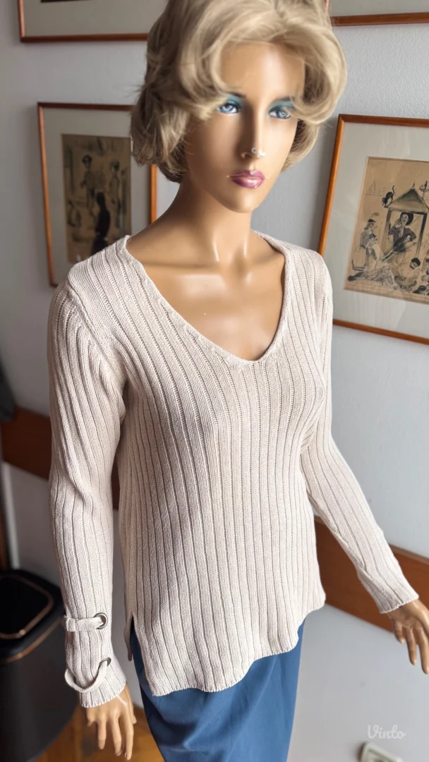 Ženstven Guess džemper veličina M