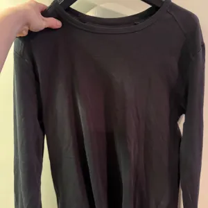 Muska crna majica dugi rukav