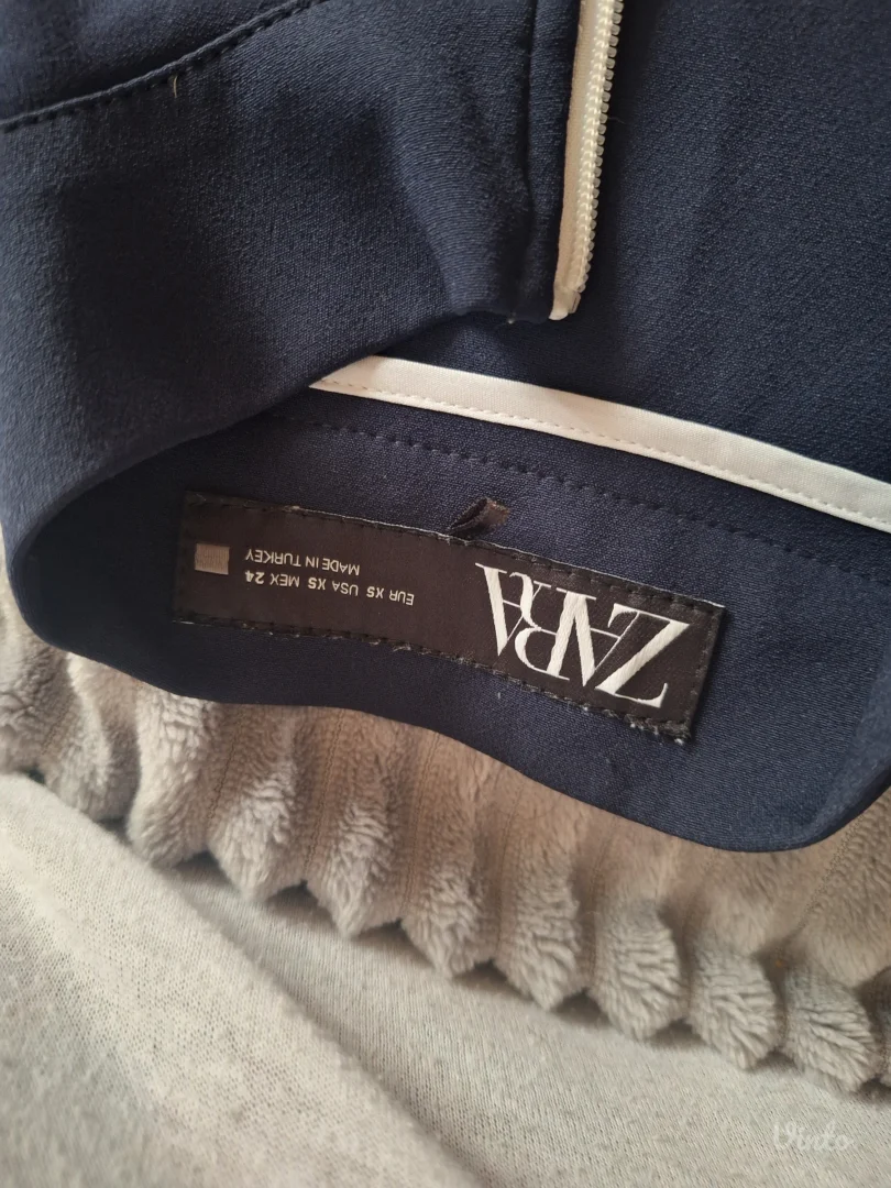 Dukserica na zakopcavanje Zara