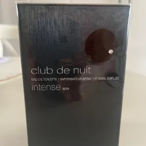 Prodajem muški parfem Club de nuit
