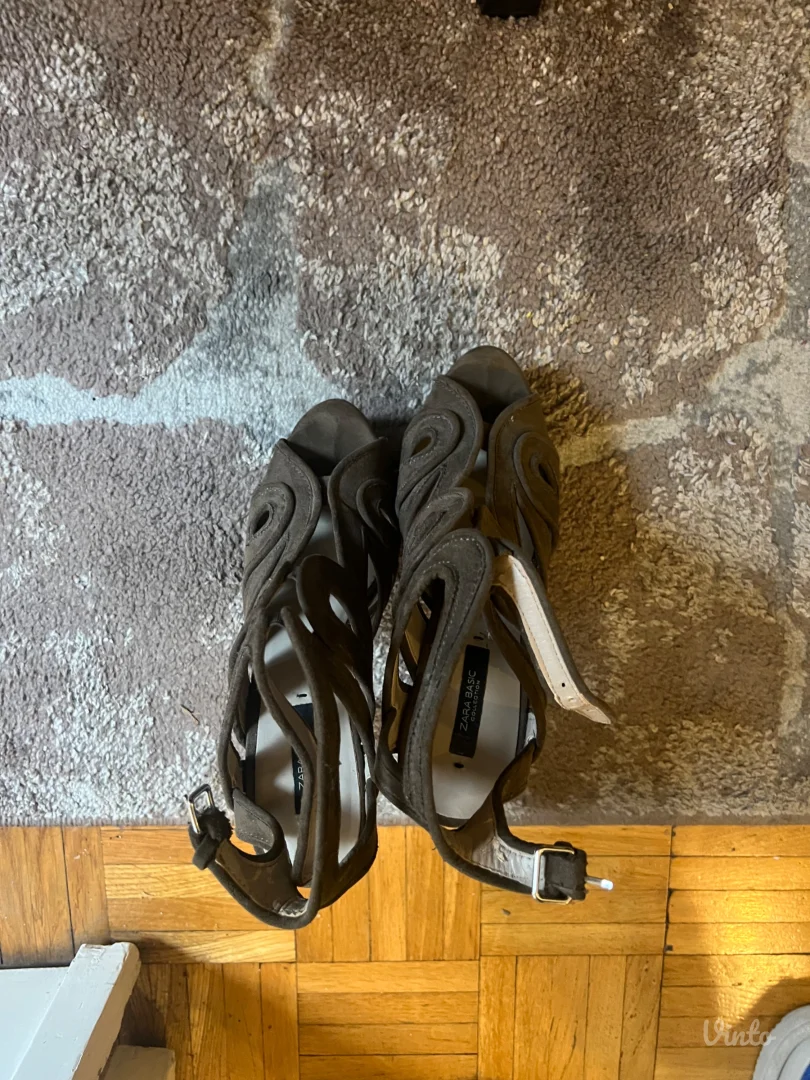 Zara maslinaste štikle