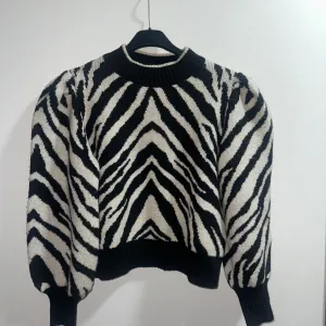 Zenski dzemper-zebra print