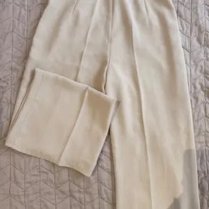 Pantalone 38/40 krem, elegantne ili za posao