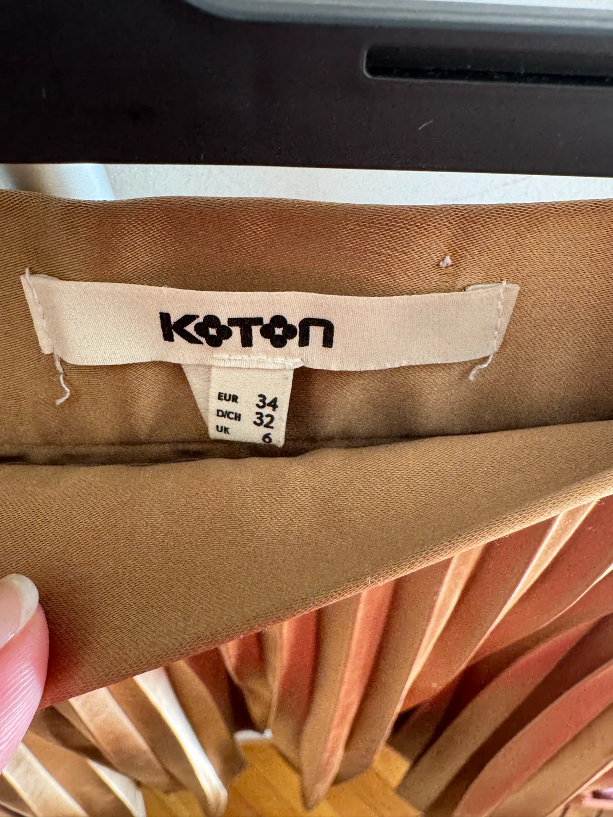 Koton plisirana suknja