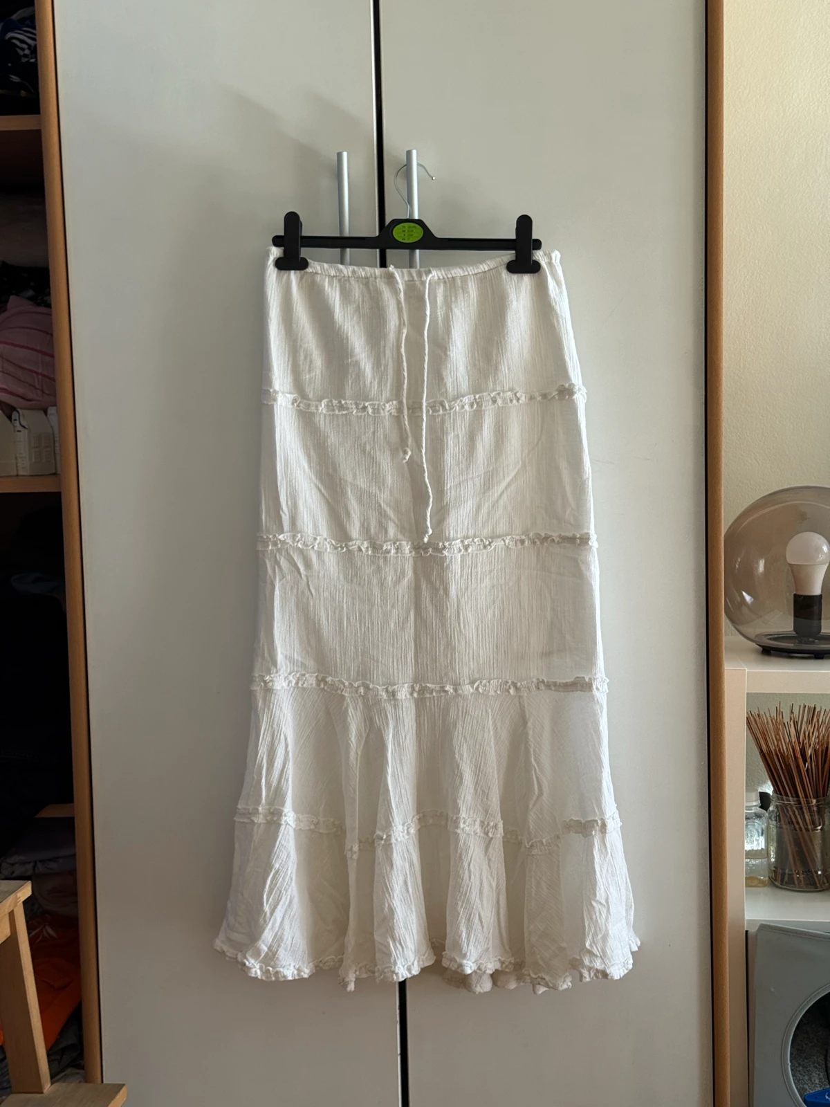 Bela maxi suknja