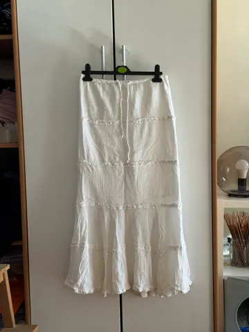 Bela maxi suknja