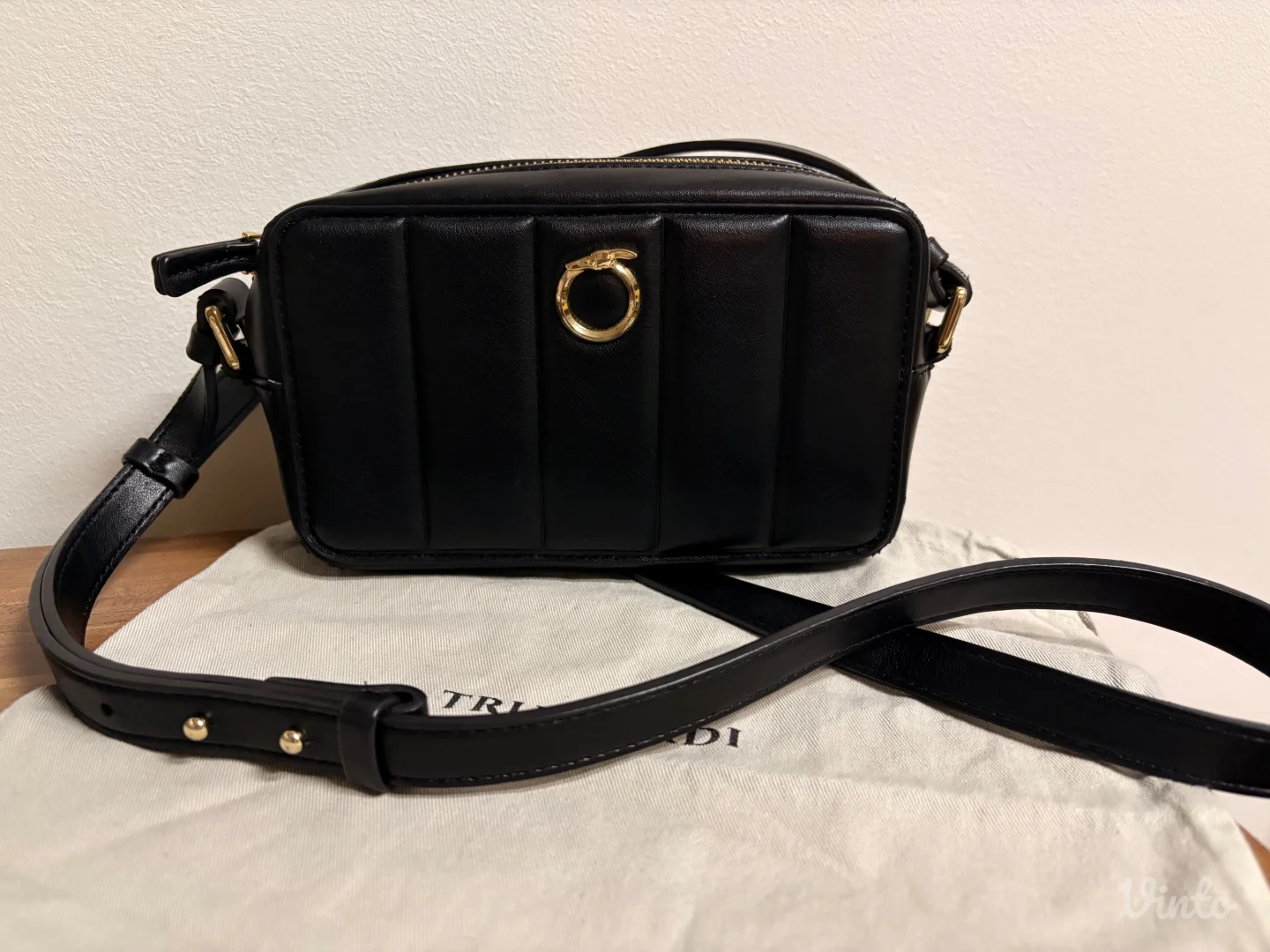 Trussardi torbica, original, oštećena