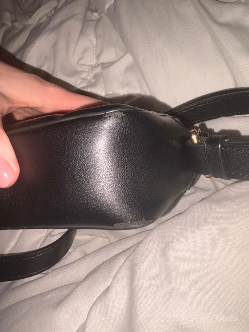 Trussardi torbica, original, oštećena