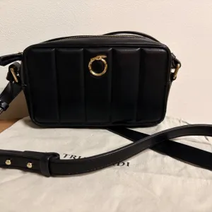 Trussardi torbica, original, oštećena