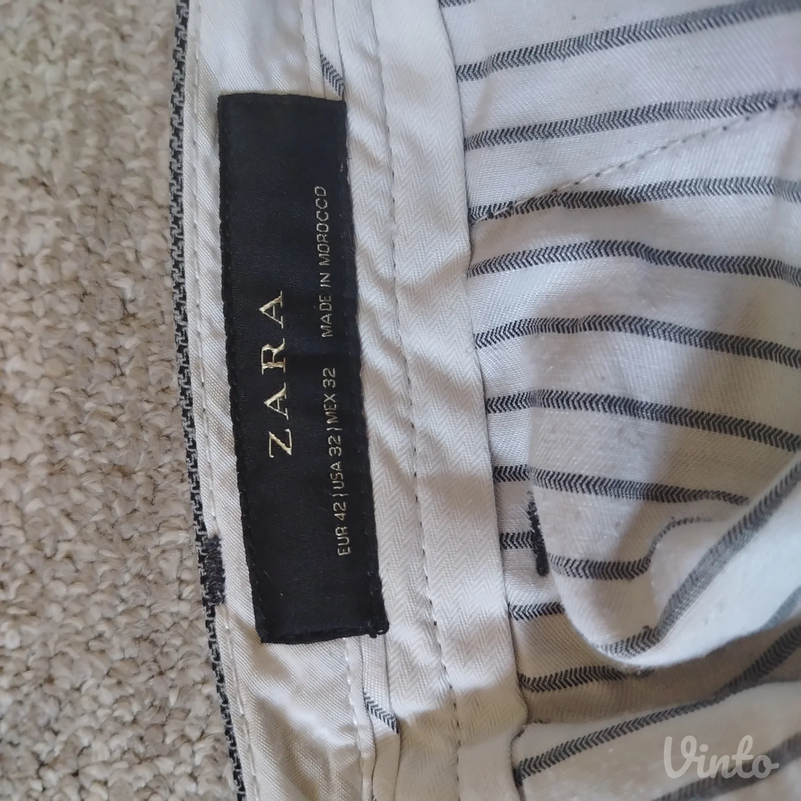 Zara muske pantalone 42