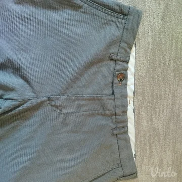 Zara muske pantalone 42