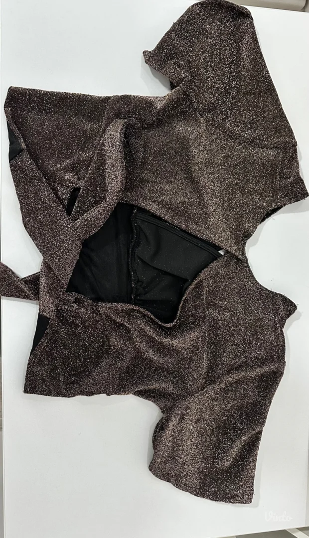 Terranova-šljokičava majica polugolih ledja