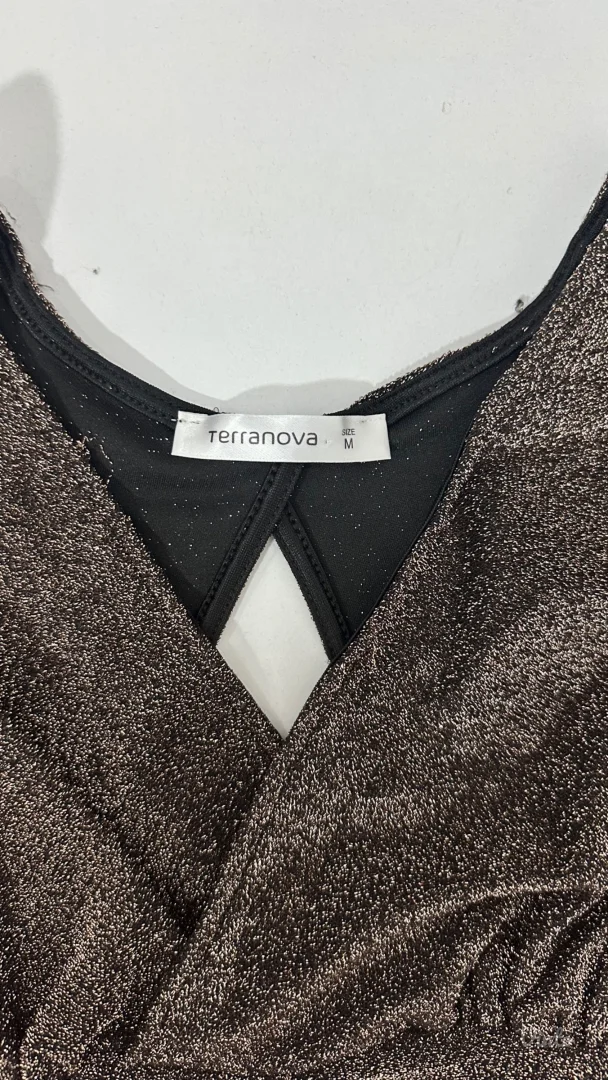 Terranova-šljokičava majica polugolih ledja