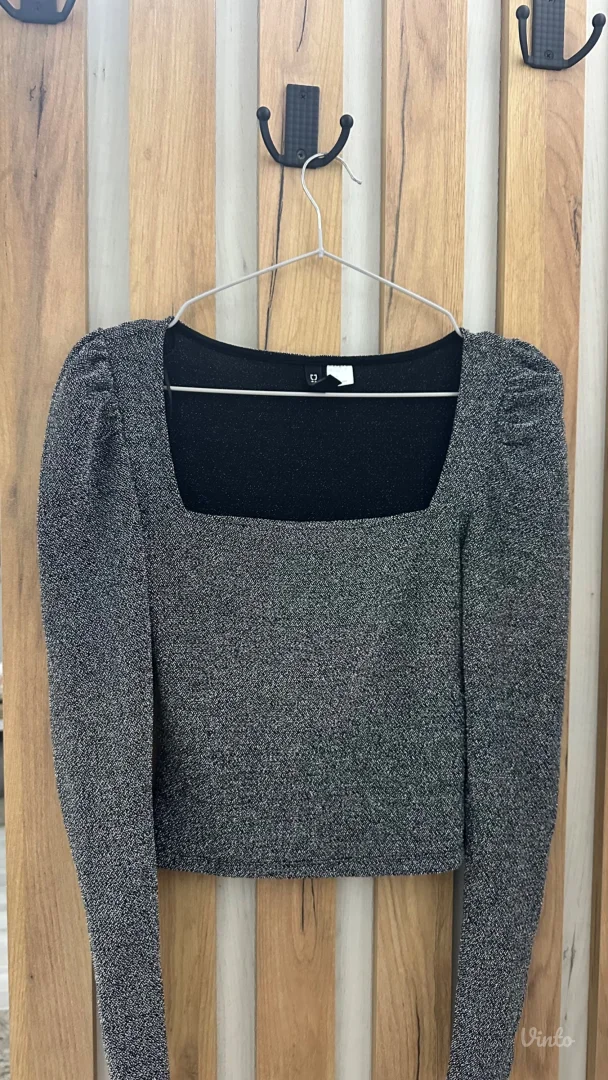 H&M(DIVIDED)-šljokičava srebrno-crna bluzica