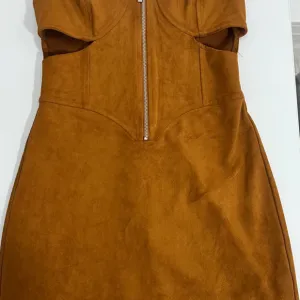 Bershka-narandžasta haljina od prevrnute kože