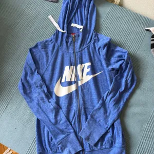 Nike duks