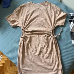 Bershka haljina