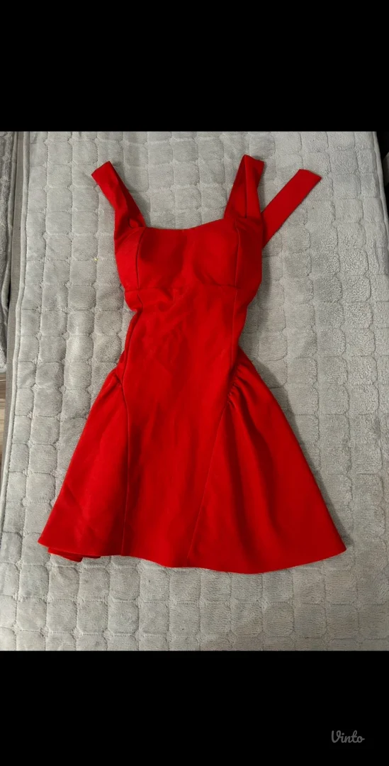 Crvena svečana haljina