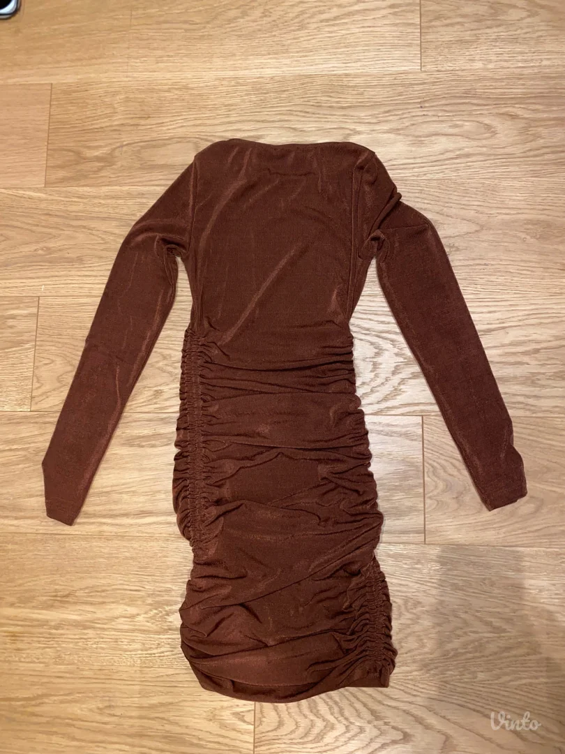 Braon haljinica sa dugim rukavima