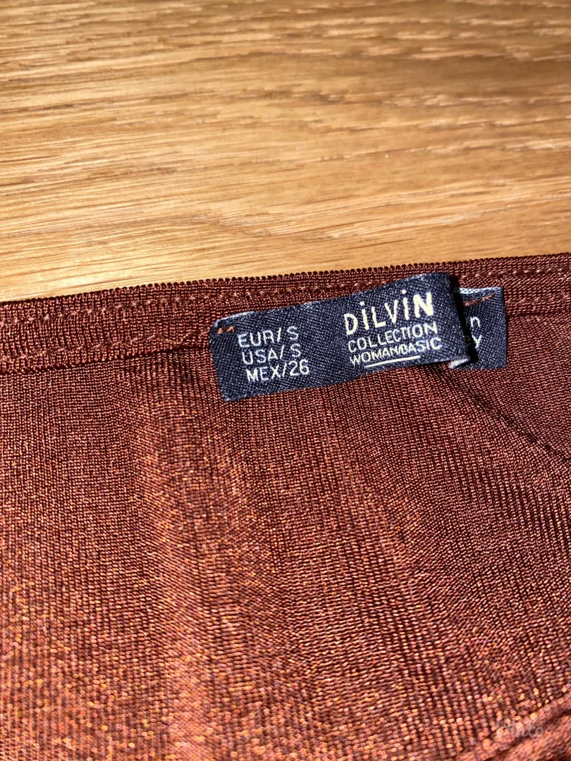 Braon haljinica sa dugim rukavima