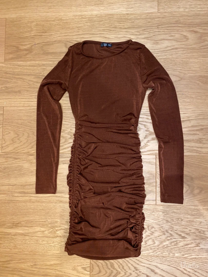 Braon haljinica sa dugim rukavima