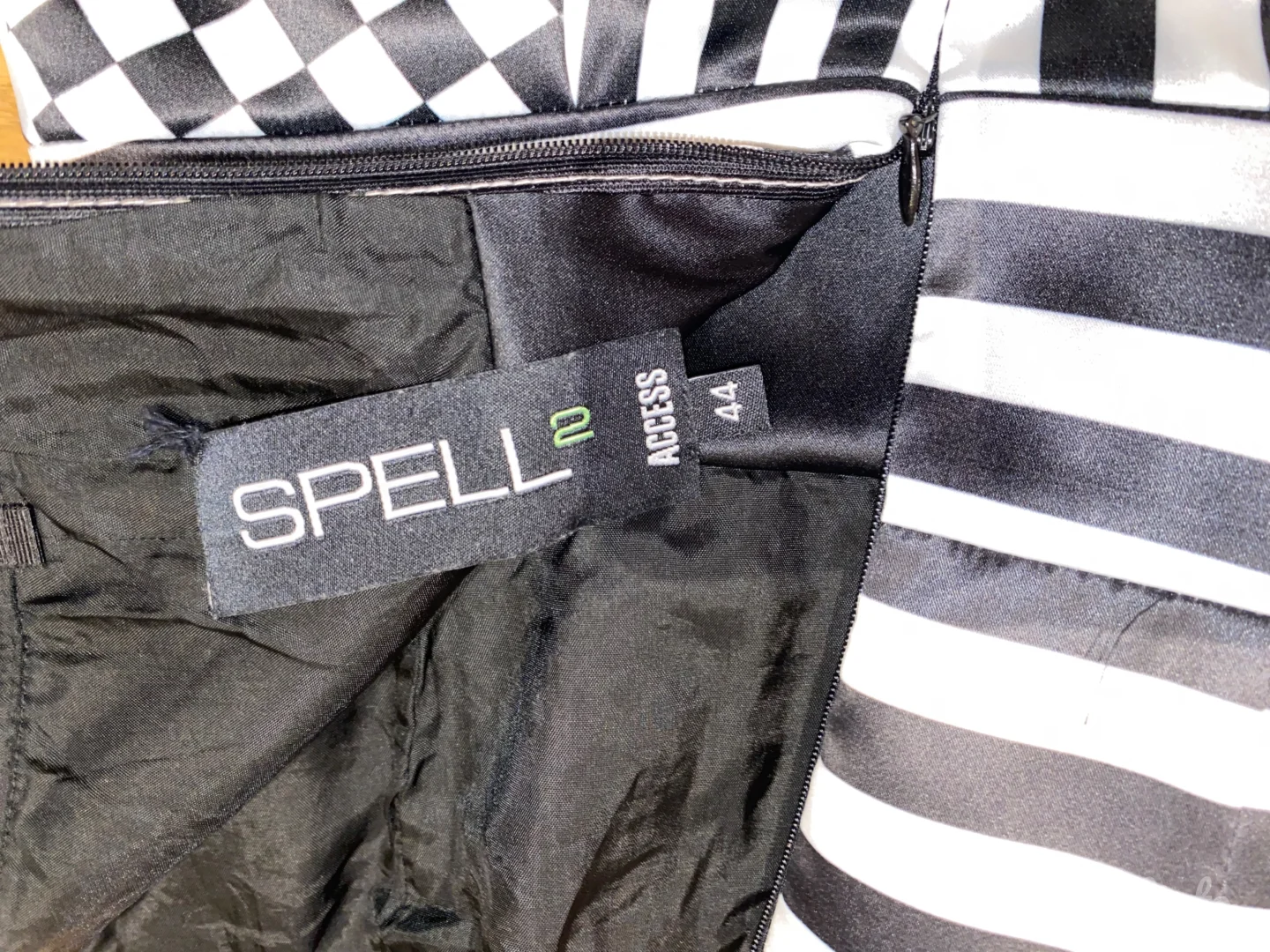 Asimetricna visebojna haljina