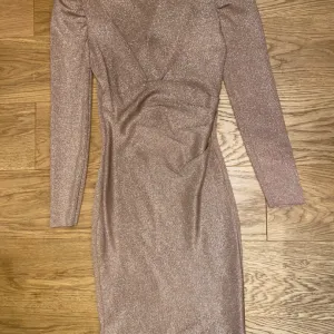 Koncana bronzana haljina