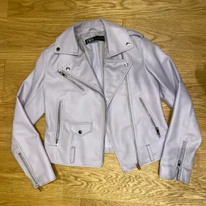 Zara jaknica od eko koze